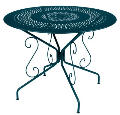 Blauer Fermob Montmartre Tisch für den Garten oder die Terrasse mit filigranem Lochmuster.
